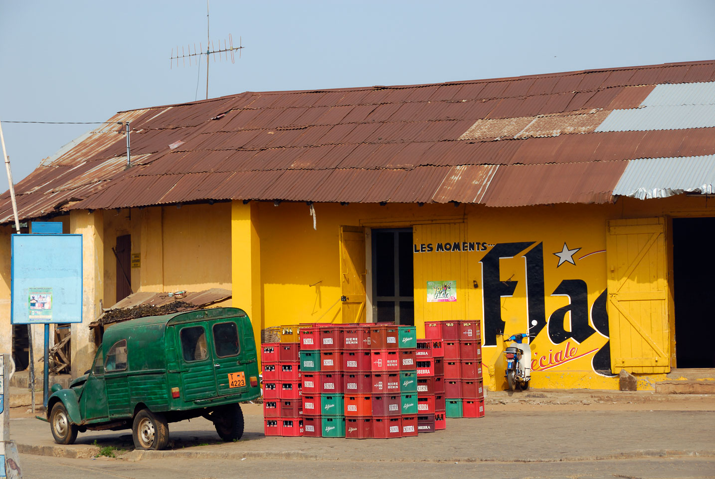 TB070876-Porto-Novo-general-shop.jpg