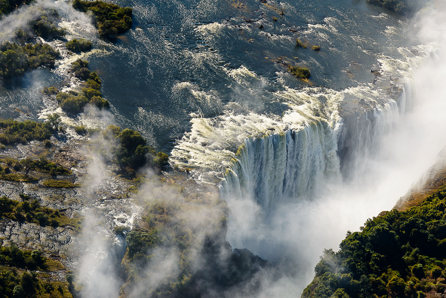 ZA131807-Victoria-Falls-from-the-air.jpg