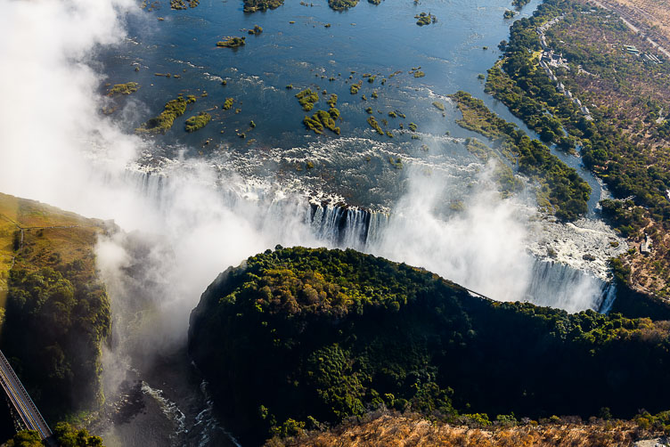 Victoria Falls from the air ZA131810-Victoria-Falls-from-the-air.jpg