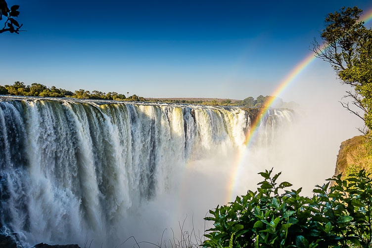 Victoria Falls and rainbow ZA131842-Victoria-Falls-and-rainbow.jpg