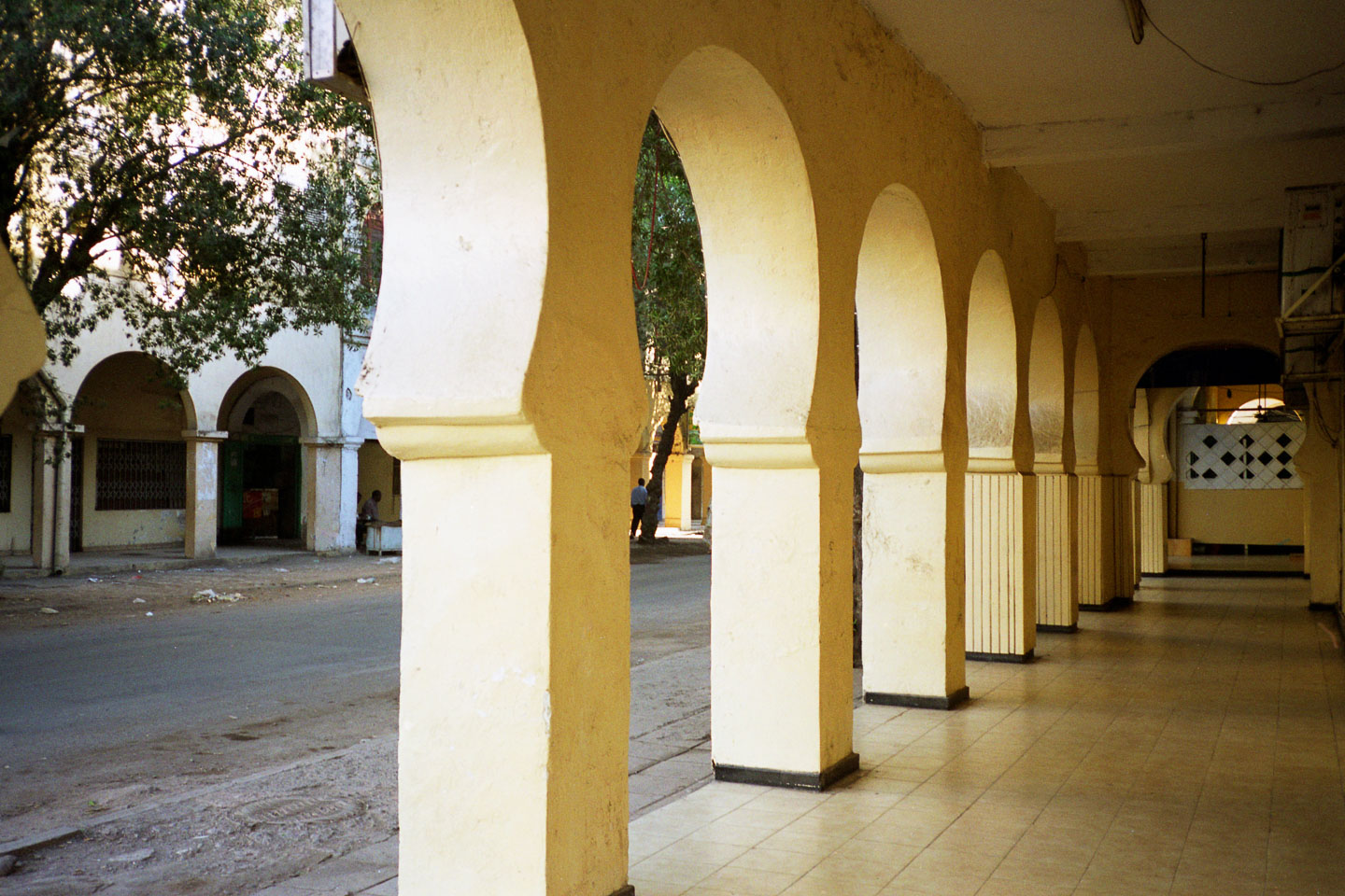 DJ05003-Typical-arches-in-Djibouty-City.jpg