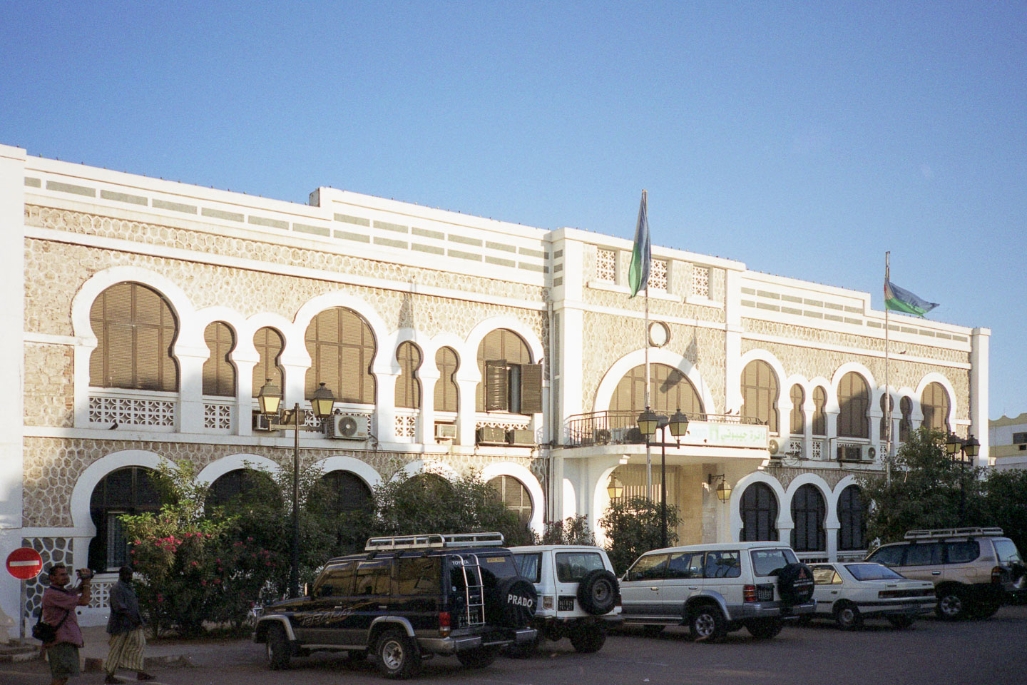 DJ05004-Landcruiser-square--in-Djibouty-City.jpg