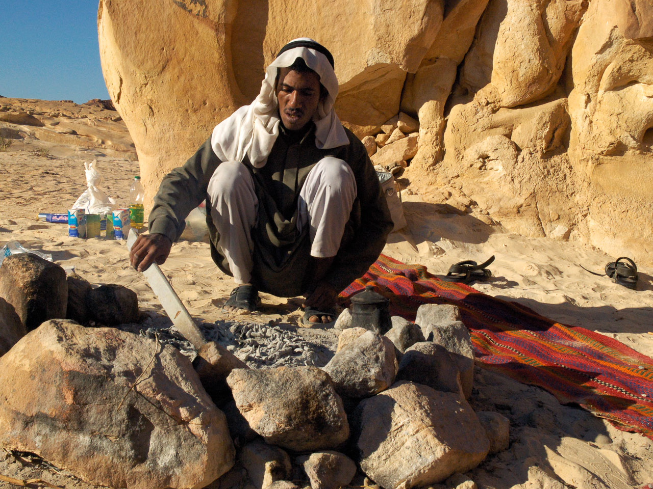 EG05025-The-Bedouin-cook.jpg
