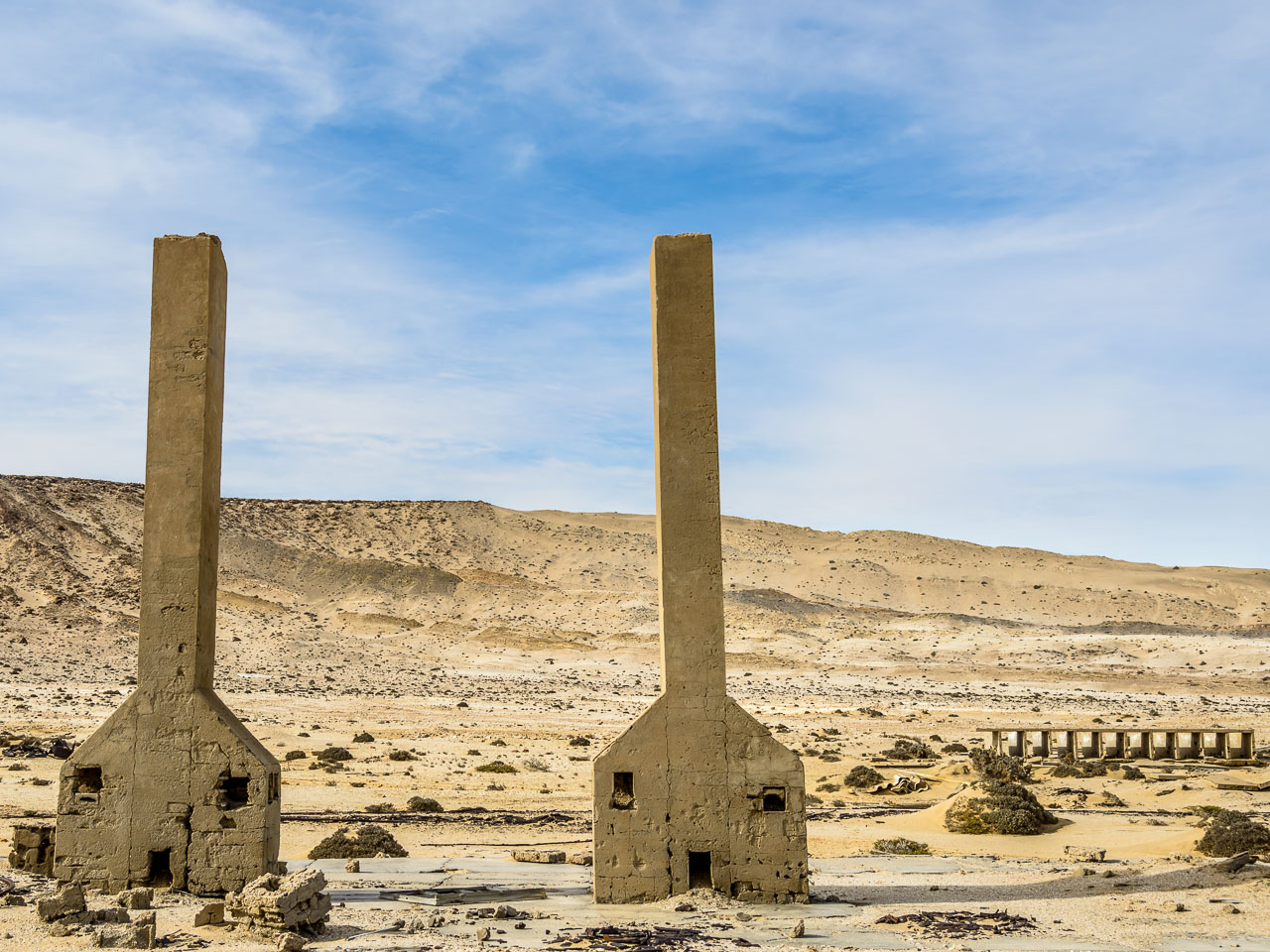 ZA130710-desert-Chimneys-in-the-sperrgebiet.jpg