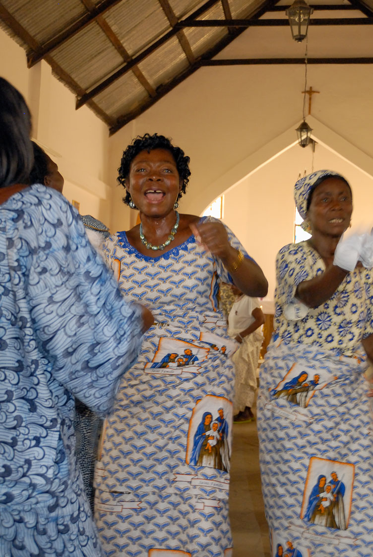 TB070219-Swinging-women-in-a-Klouto-church.jpg