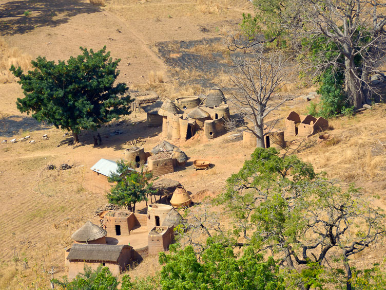 The traditional houses of the Taberma valley TB070574-The-traditional-houses-of-the-Taberma-valley.jpg
