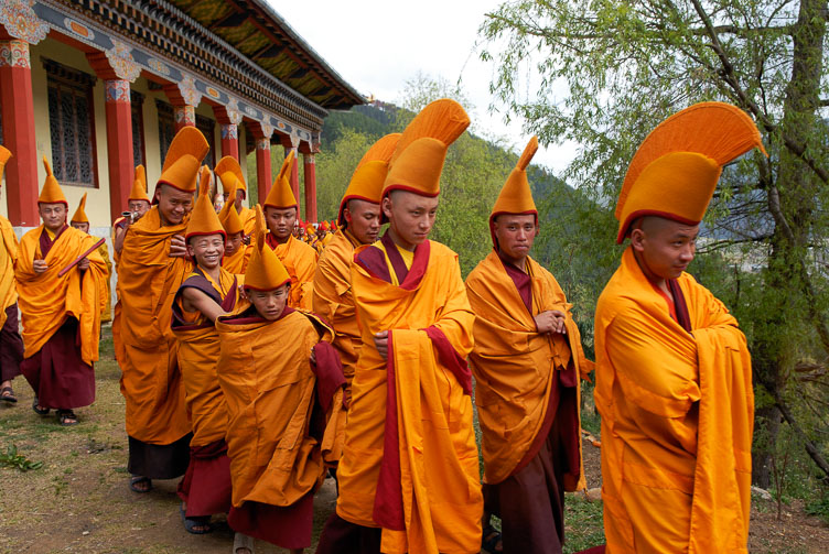 SB06523-Monks-on-their-way-to-a-ritual-at-the-Namkhe-Nyingpo-Monastery.jpg
