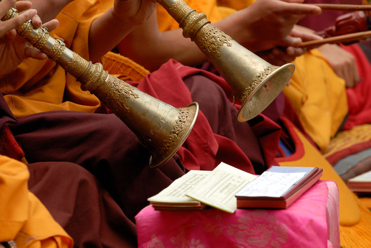 Trumpets played from sheet music SB06604-Trumpets-played-from-sheet-music_.jpg