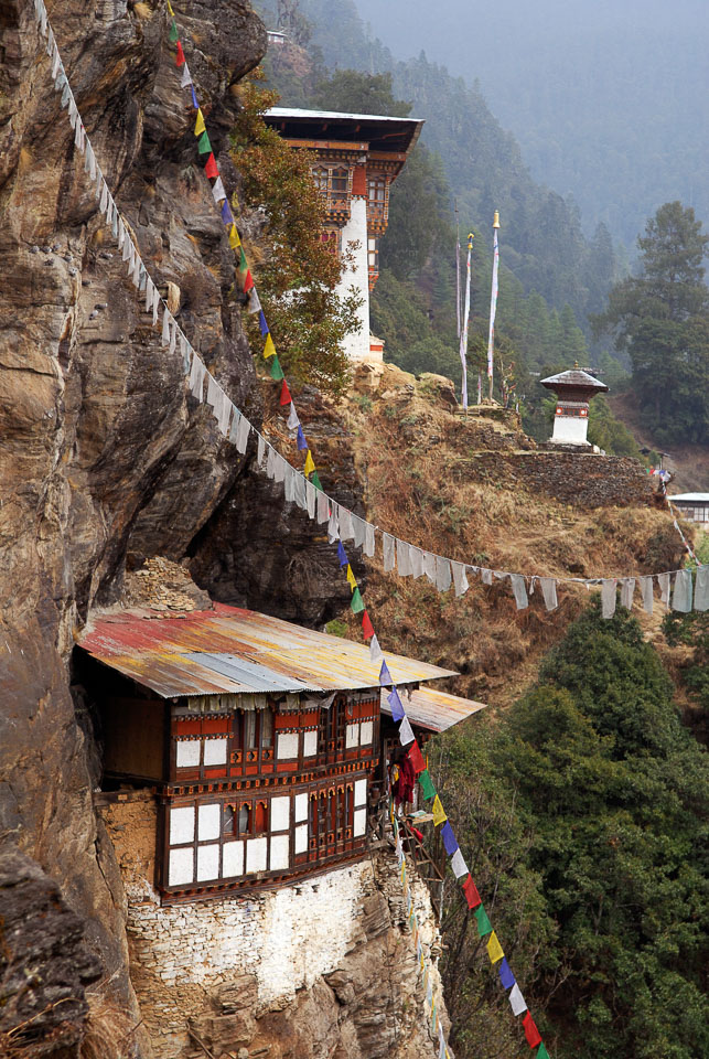 SB06322-The-famous-Tango-Monastery-near-Thimpu.jpg