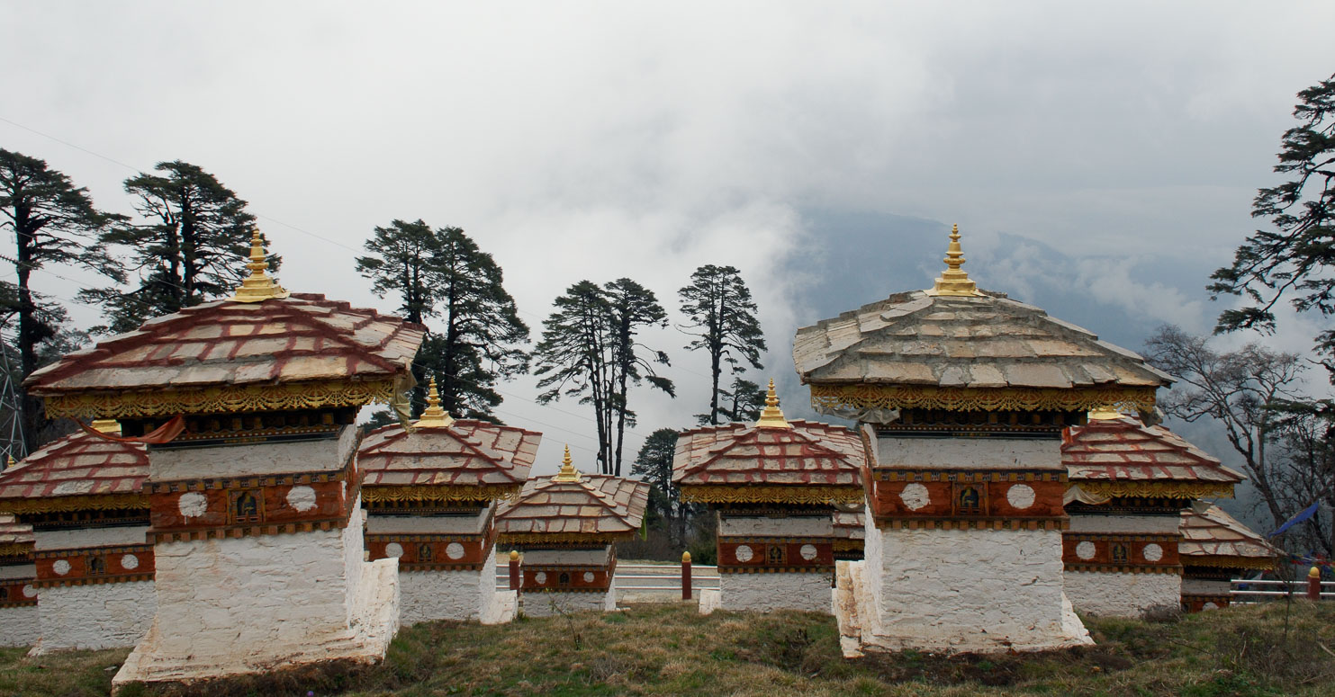 SB06442-Monument-for-the-fallen-soldiers.jpg