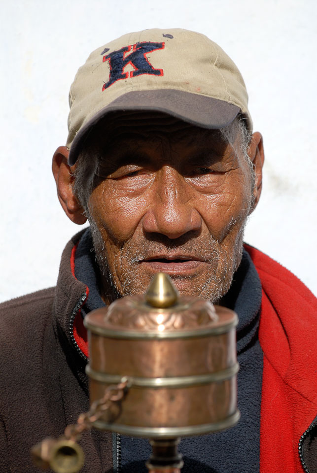 SB06468-Worshipper-at-Trongsa.jpg