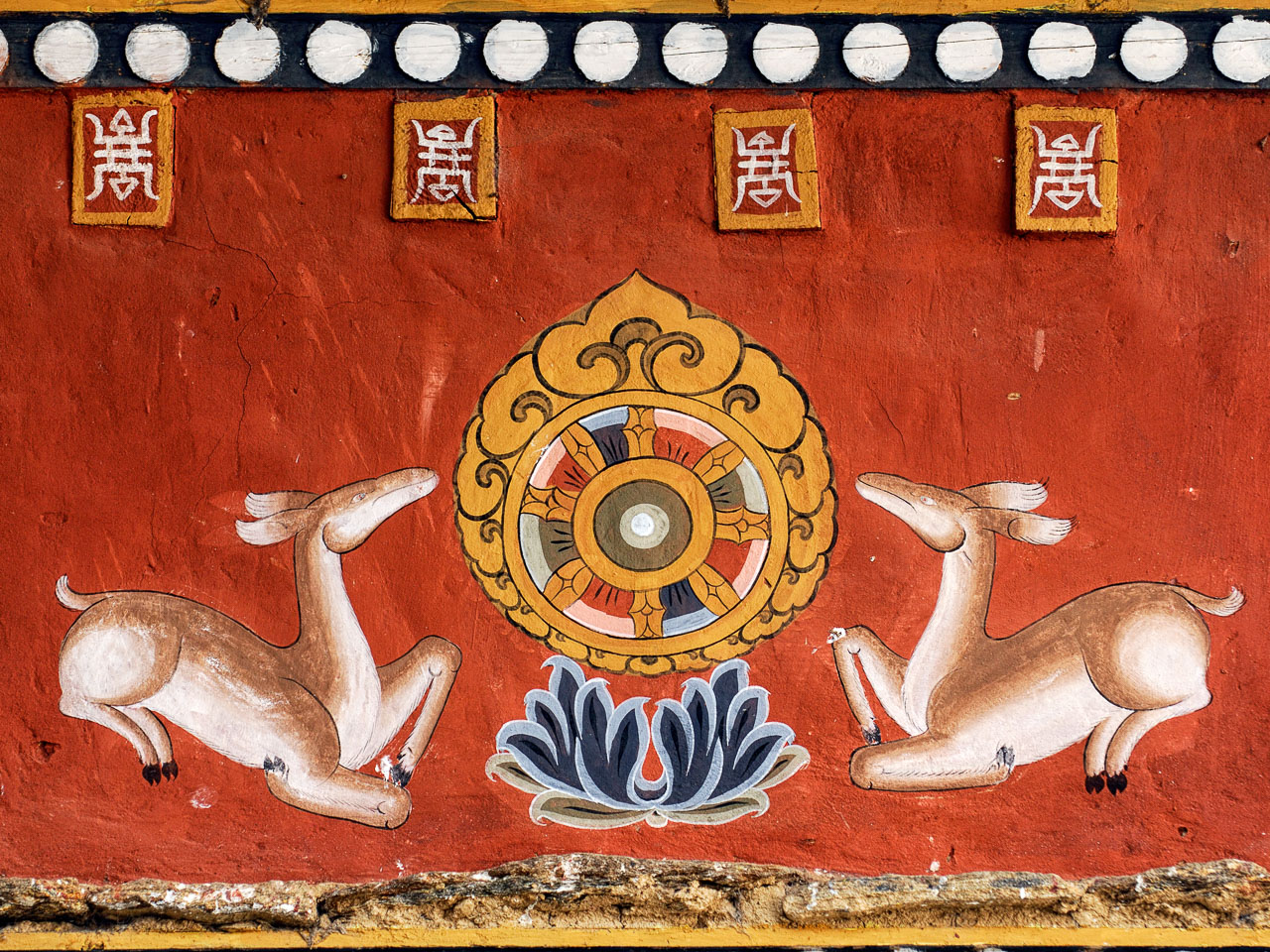 SB06488-Decoration-at-the-Trongsa-dzong-in-Bhutan.jpg
