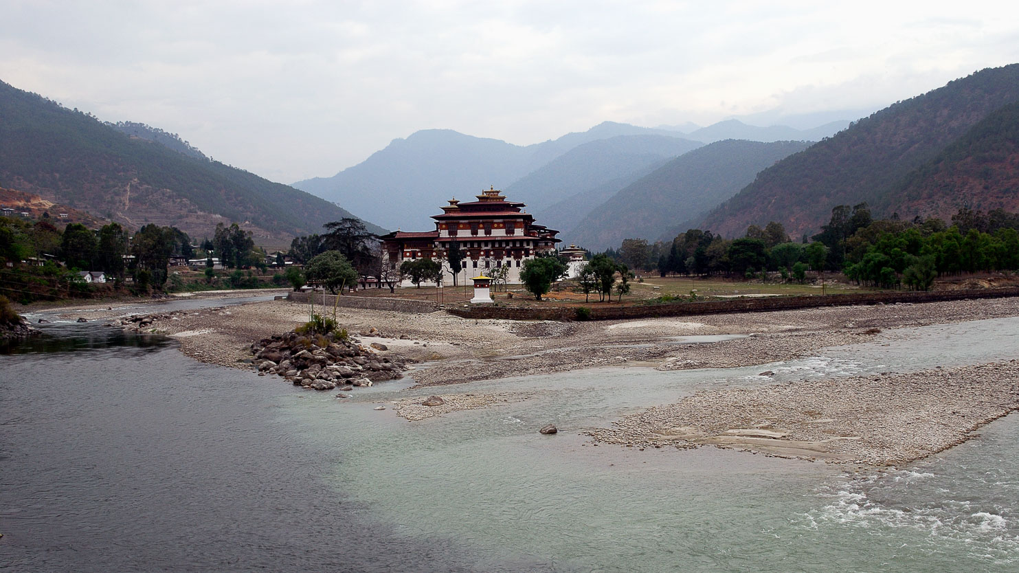 SB06725-Punakha-dzong.jpg