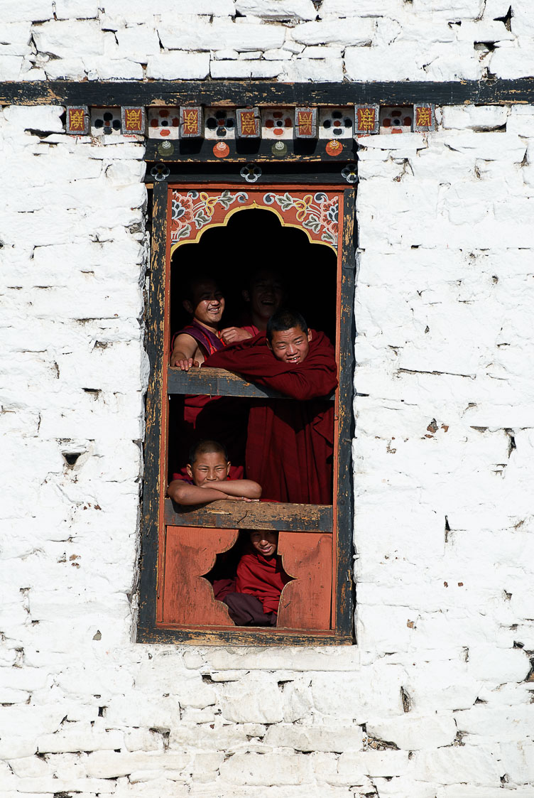 SB06872-Watching-the-show-at-the-Paro-Tshechu.jpg