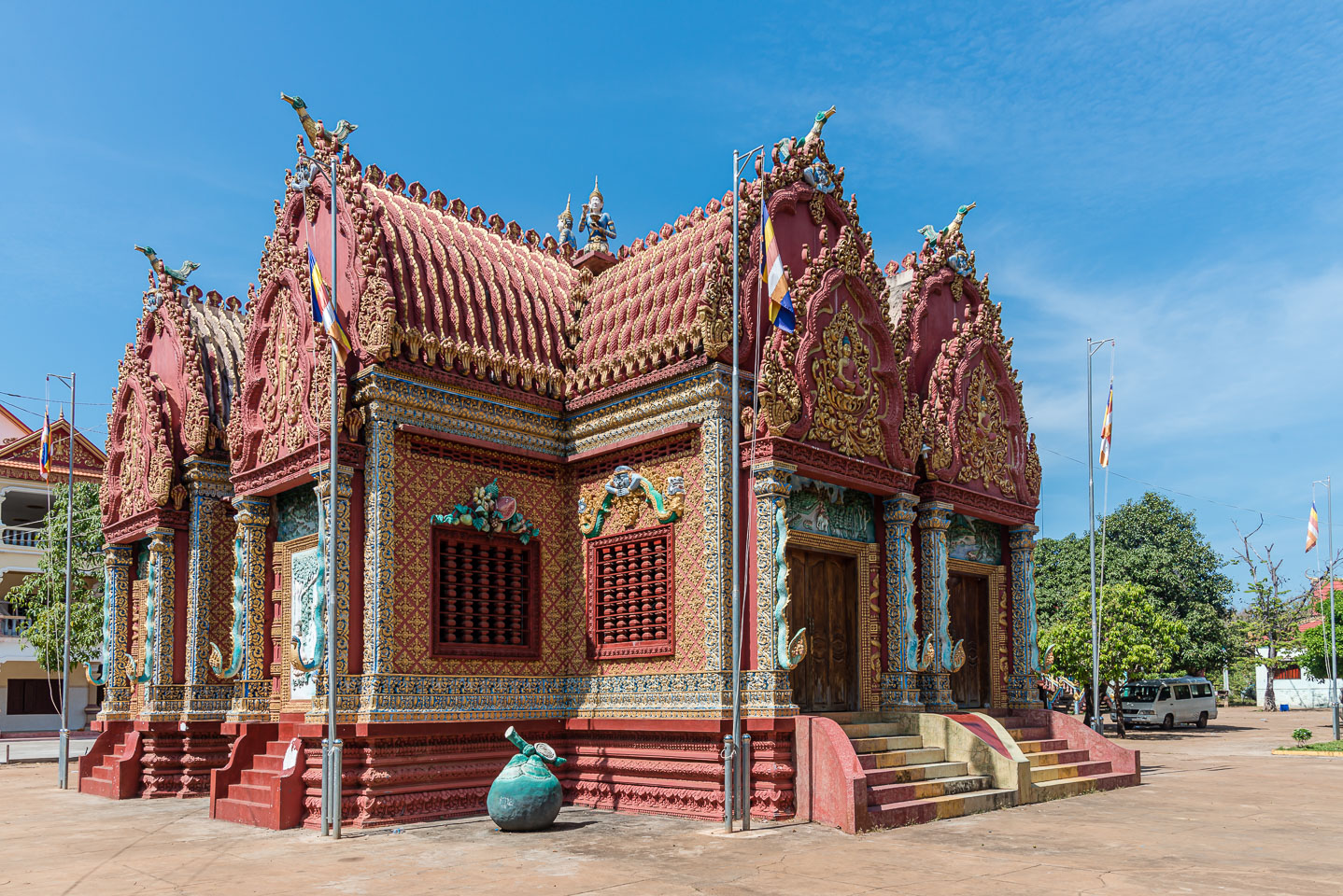 CA170560-Style-differences-at-Wat-Hanchey.jpg
