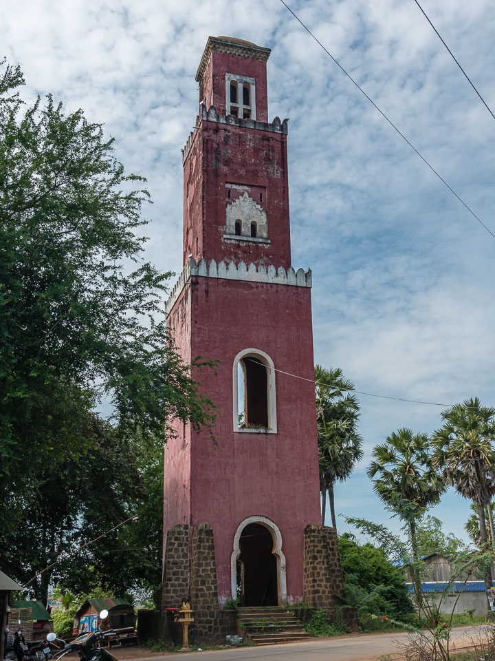 CA170578-French-Lighthouse.jpg