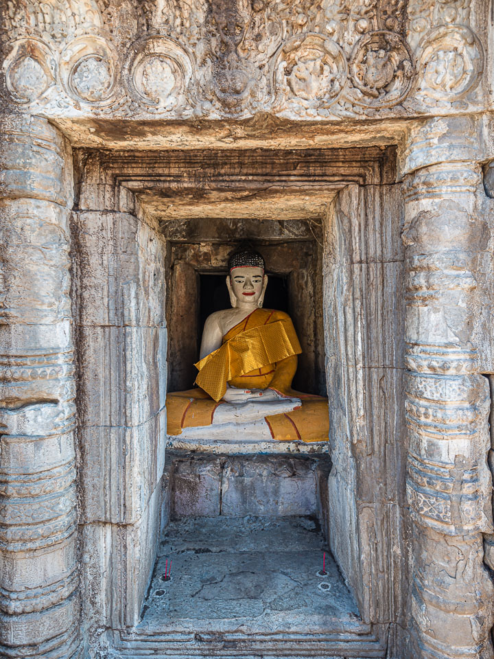 CA170684-Buddha-at-Wat-Nokor.jpg