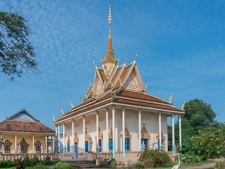 CA170523-Kompong-Cham-City-Wat.jpg