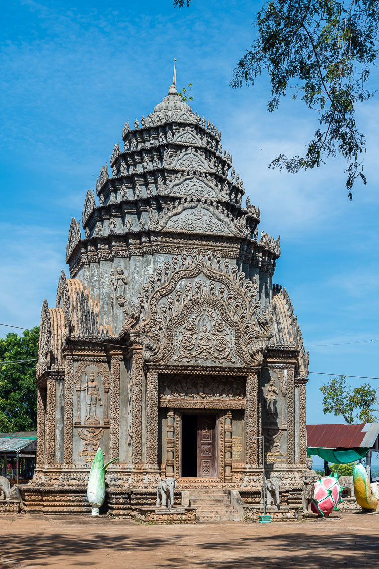 CA170544-Wat-Hanchey-Pagoda.jpg