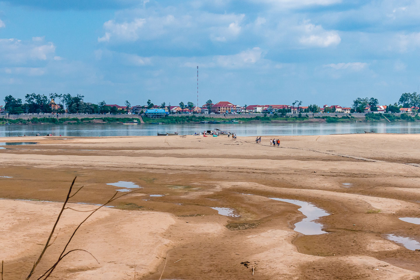 CA170384-Kratie-from-the-other-side-of-the-Mekong.jpg