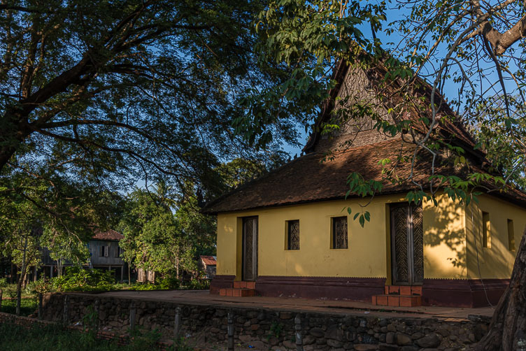 CA170196-Kratie-Wat-Roka-Kandal.jpg