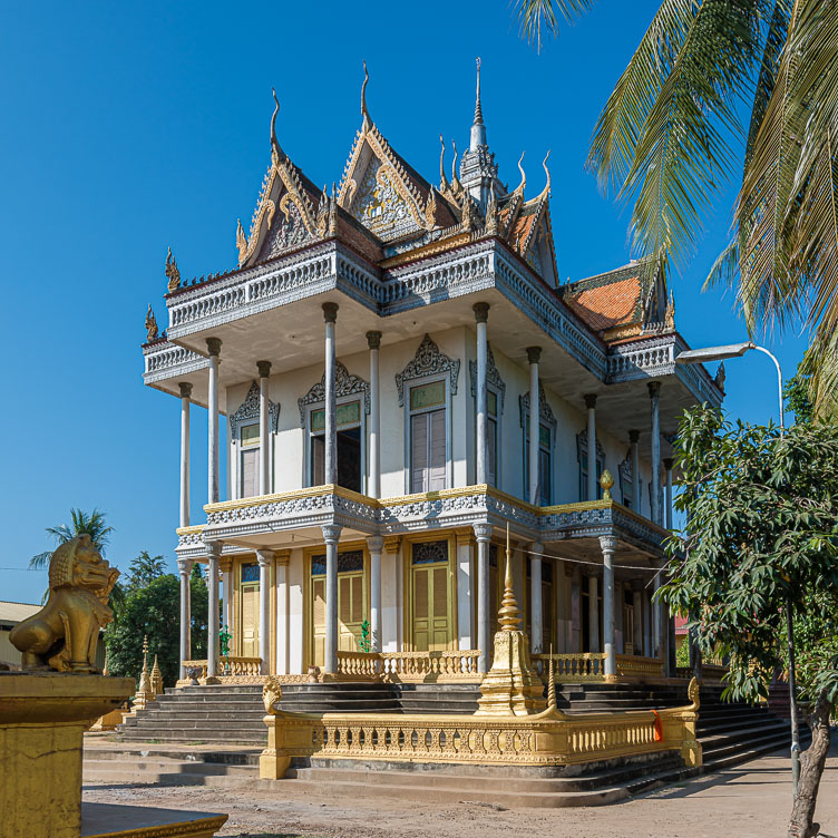 CA170211-Roadside-Wat-north-of-Kratie.jpg