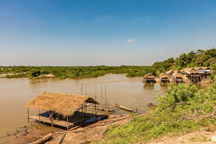 CA170296-Along-the-Mekong.jpg