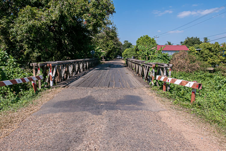 CA170302-Typical-bridge-found-everywhere-in-the-area.jpg