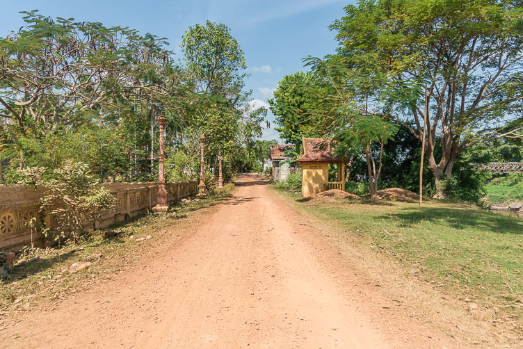 Kratie - The road along the Mekong CA170432-Kratie---The-road-along-the-Mekong.jpg