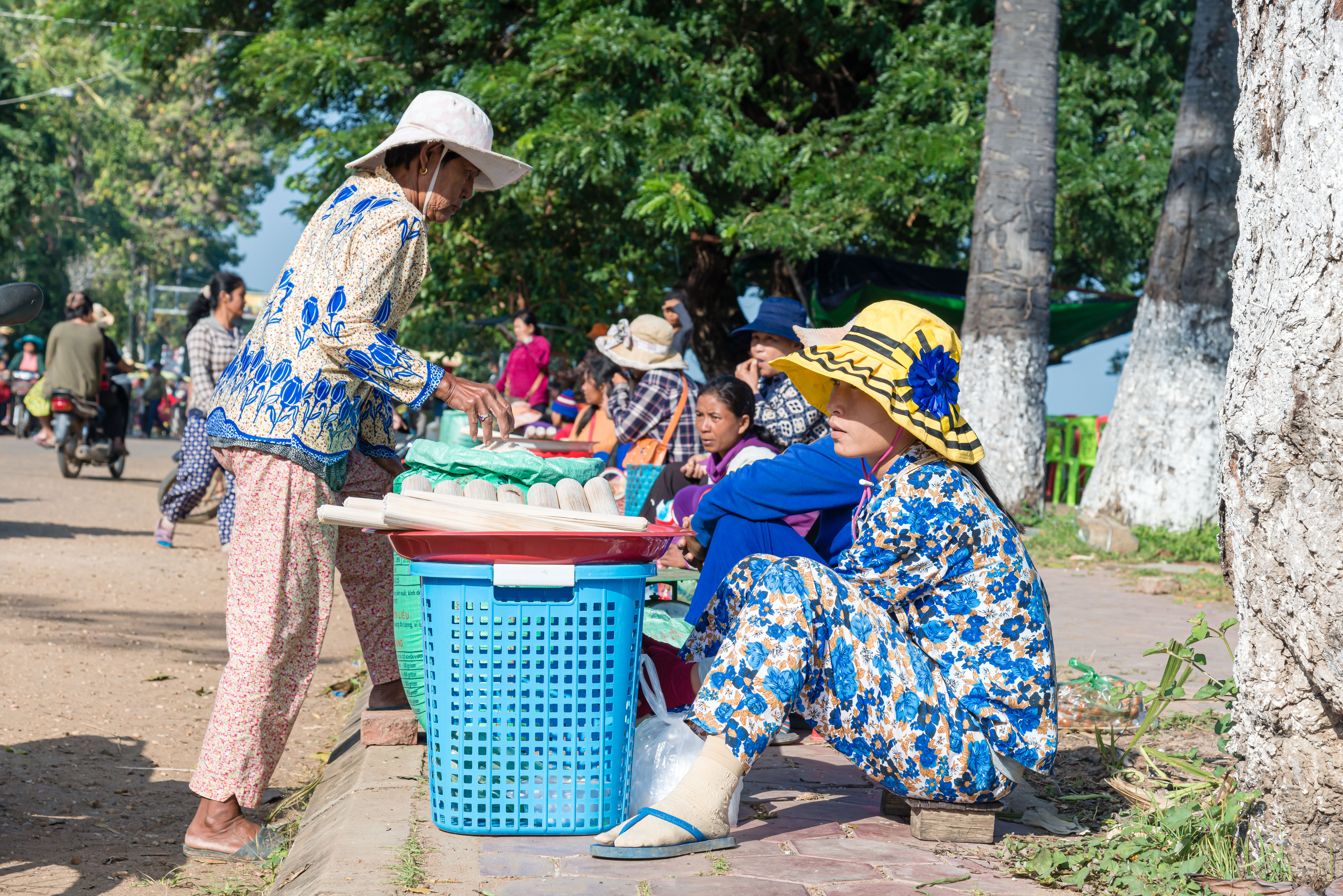 CA170112-Stung-Treng-market-fashion.-_.jpg