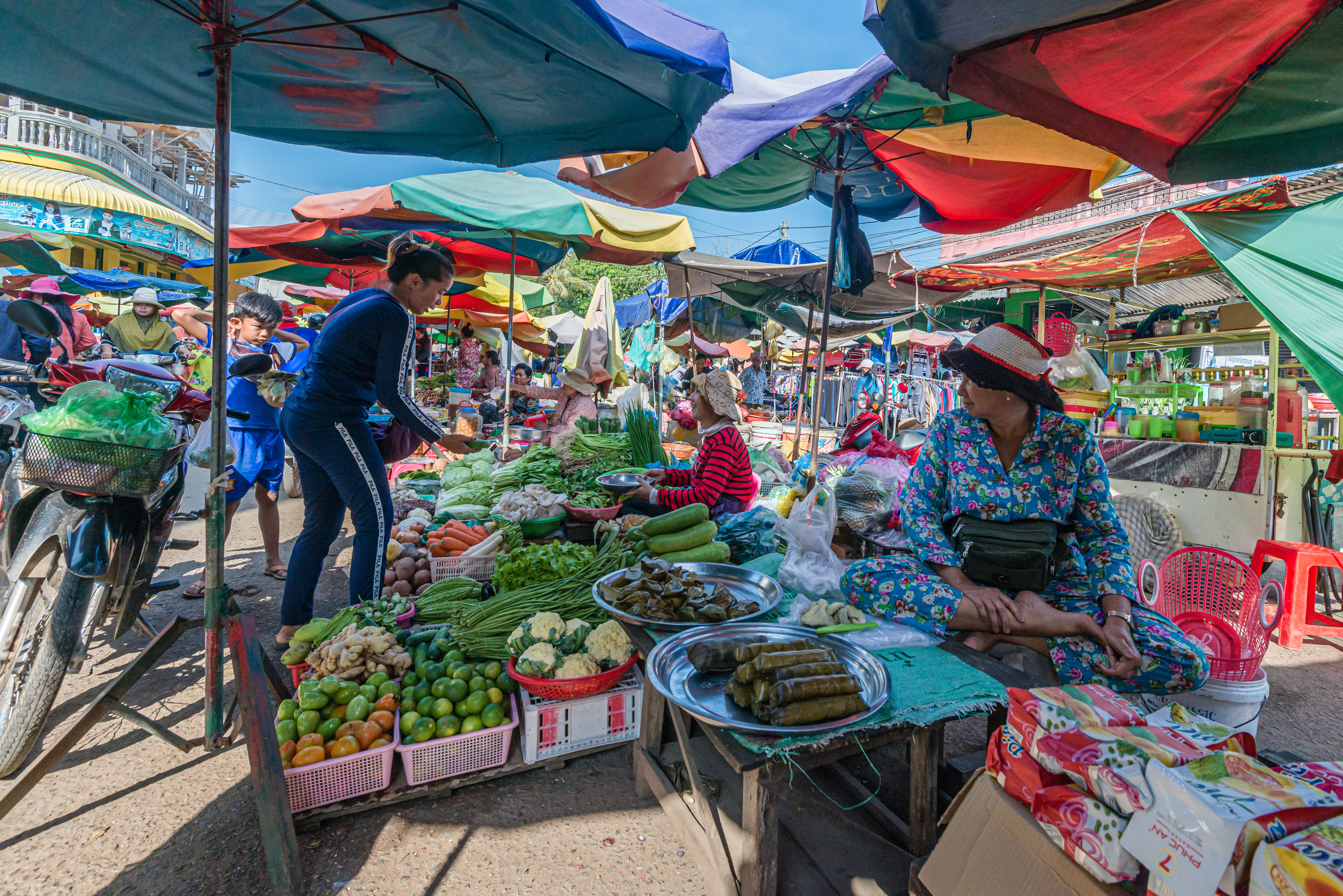 CA170118-Market-in-central-square.jpg