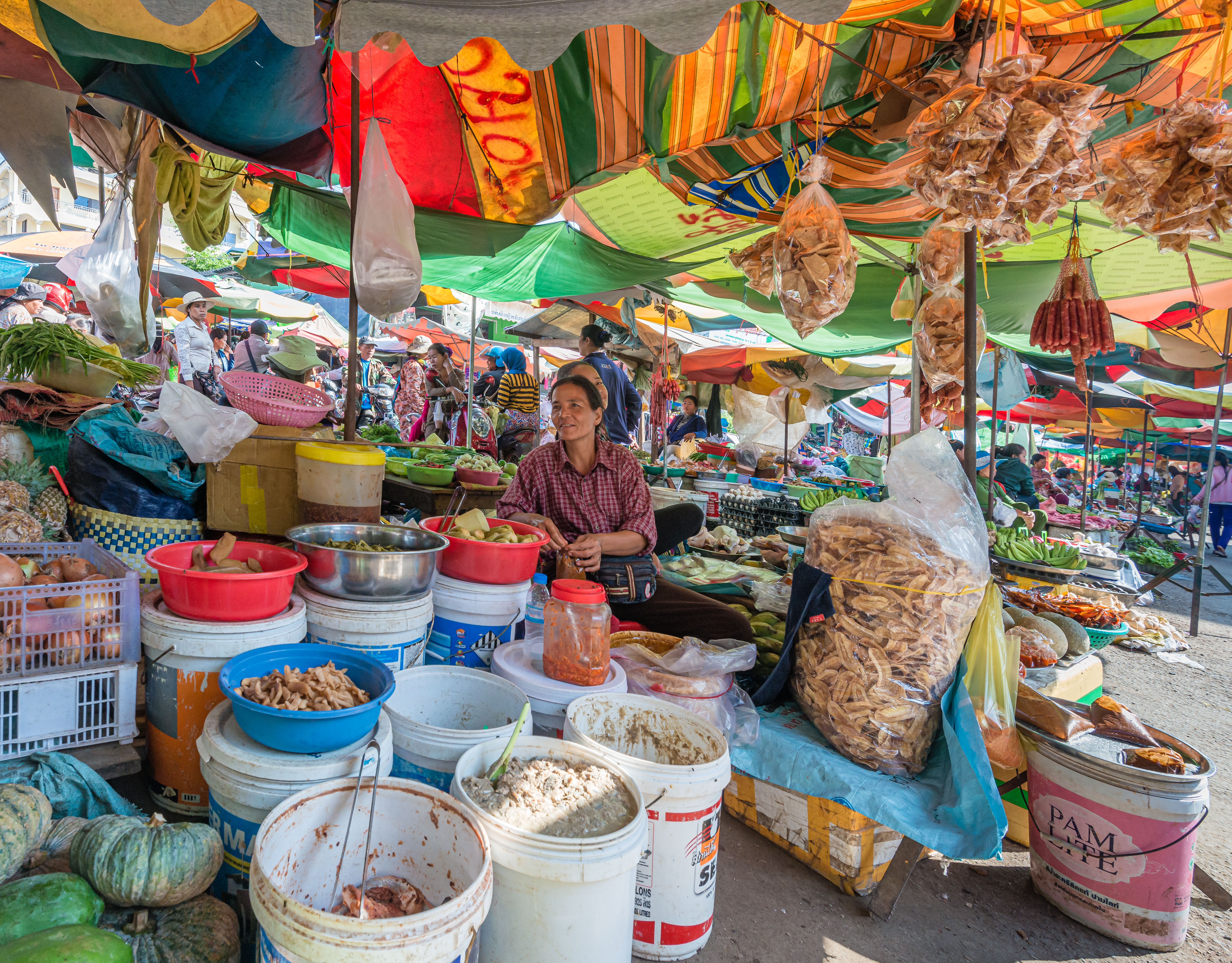 CA170119-Market-in-central-square.jpg