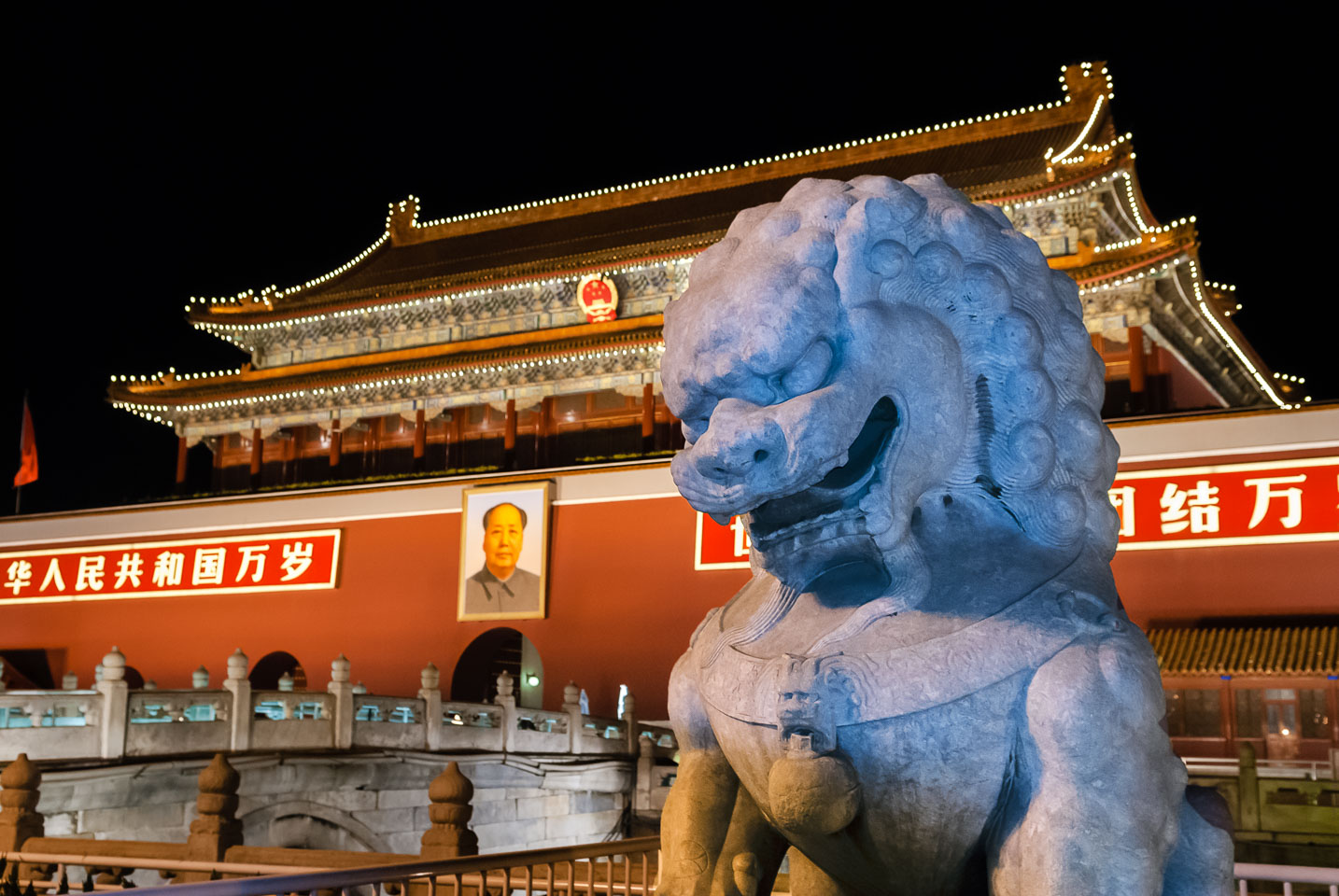 CN072153-Beijing-Tiananmen-square.jpg