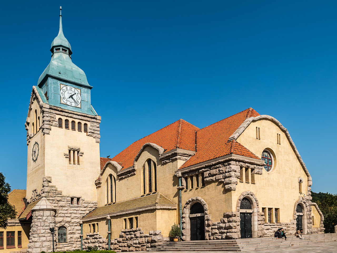 CN072666-Qingdao-church_.jpg