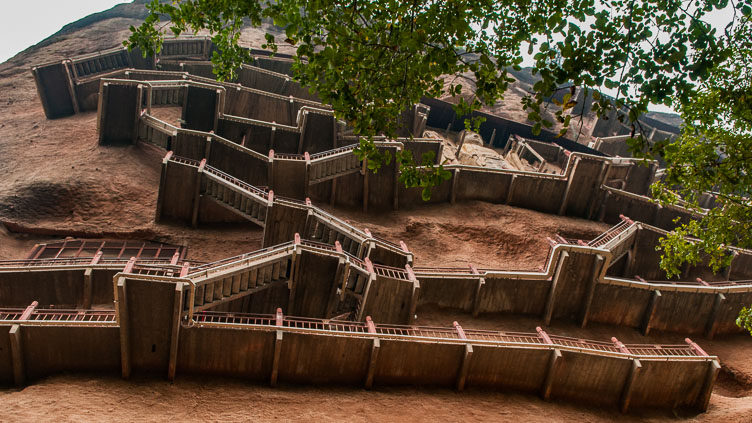 CN090808-Maji-Shan-Grottoes.jpg