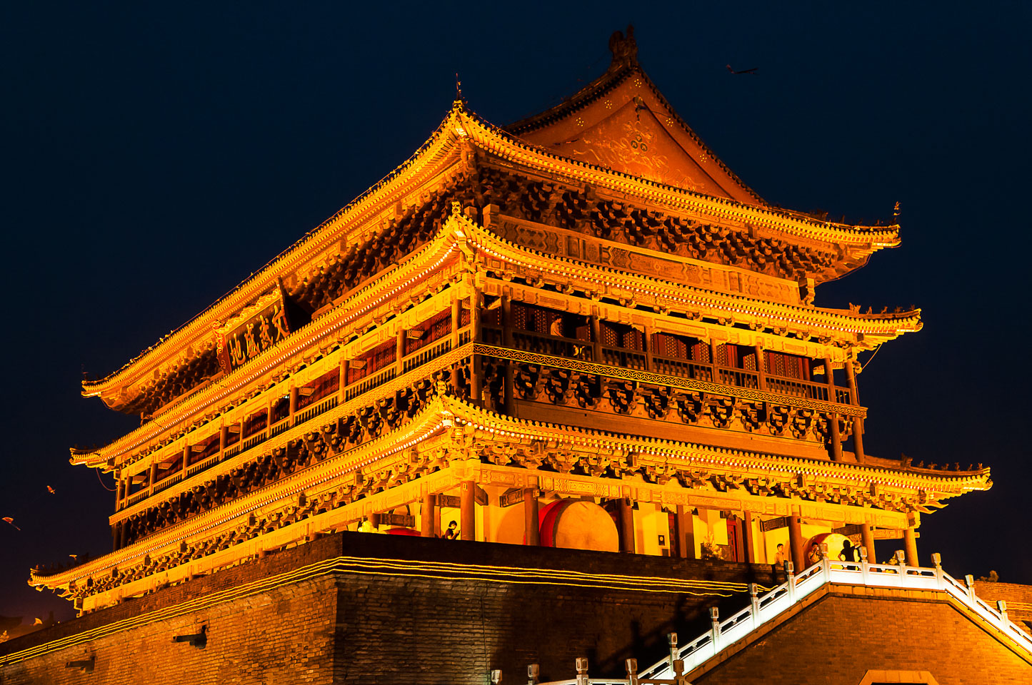 CN091081-The-Xian-drum-tower-at-dusk.jpg