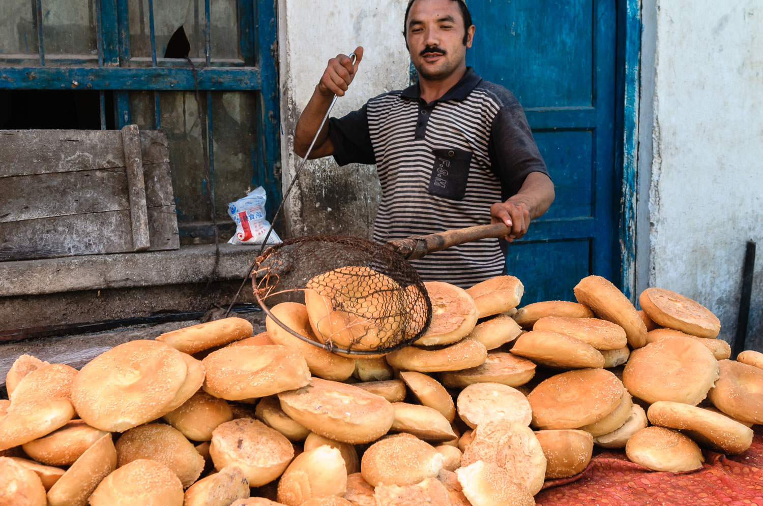 CN090267-Turpan-Fresh-bread.jpg