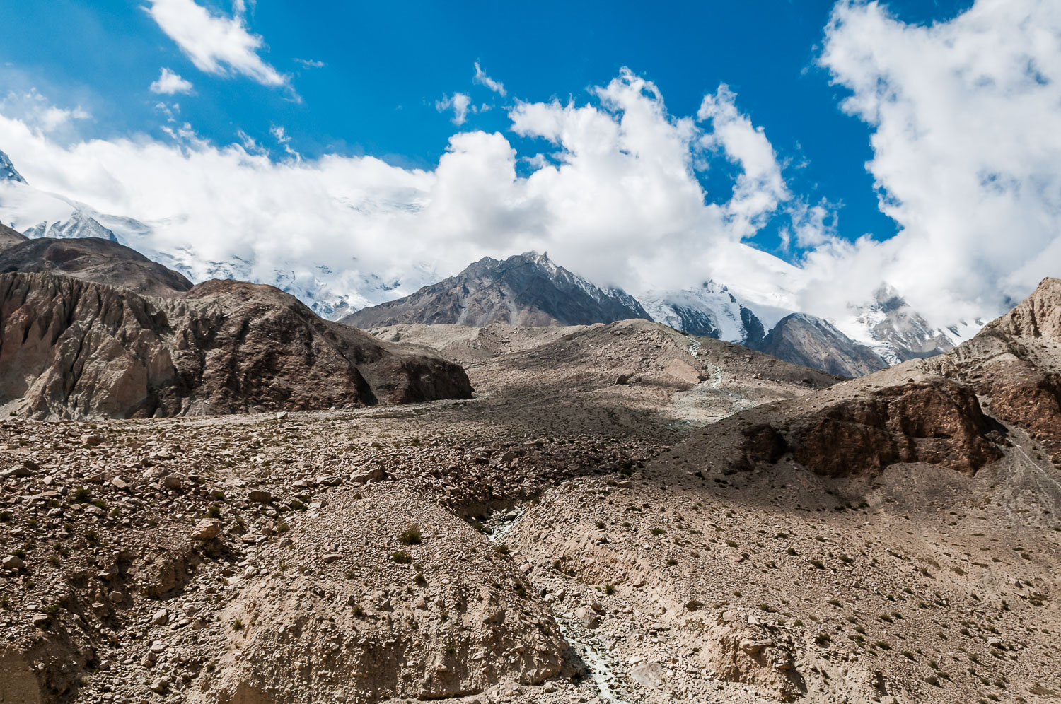 CN090409E-Kashgar-On-the-way-to-Karakul.jpg