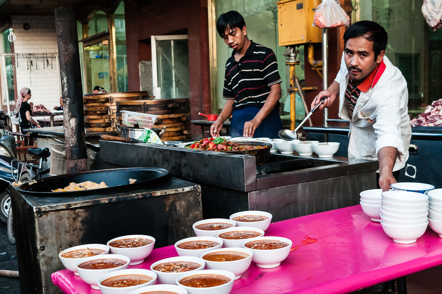 CN090628E-Kashgar-Night-Market-foodstall.jpg