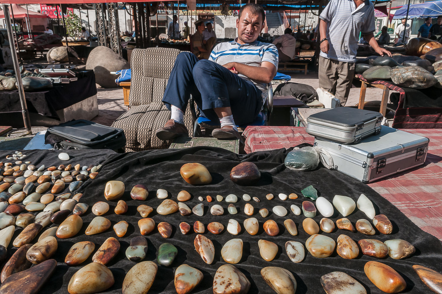 CN090686E-Urumchi-pebble-market-.jpg