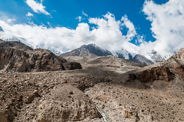 CN090409E-Kashgar-On-the-way-to-Karakul.jpg CN090409E-Kashgar-On-the-way-to-Karakul.jpg