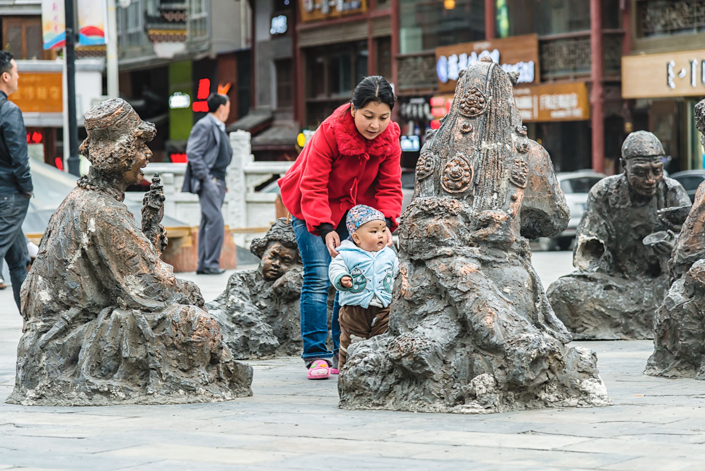 CN151919E-Interaction-with-statues-in-Kangding.jpg