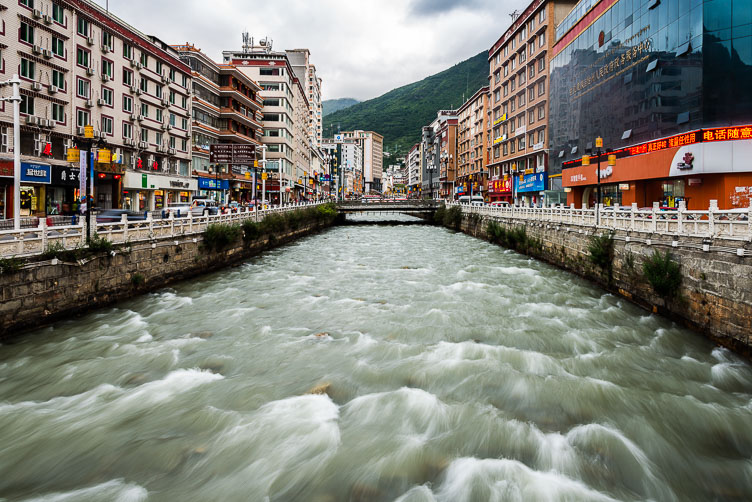 CN151899-2E-A-raging-river-splits-the-city-of-Kangding.jpg