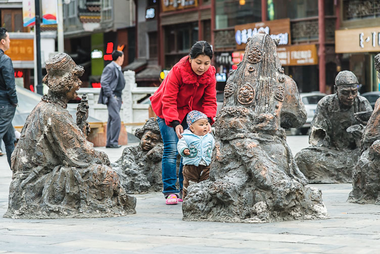 CN151919E-Interaction-with-statues-in-Kangding.jpg