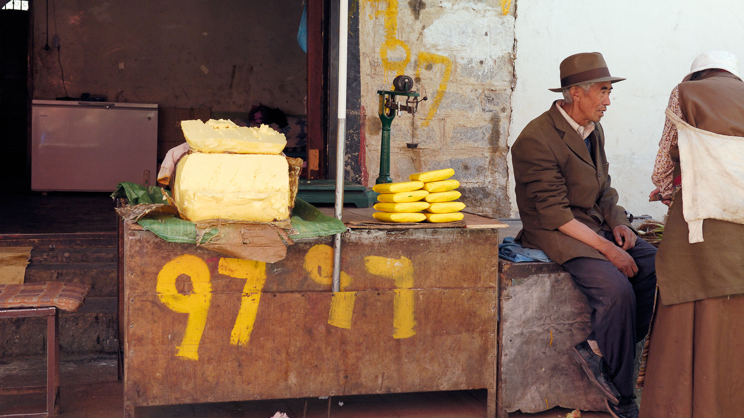 CN070822-Lhasa-yakbutter-stand_.jpg