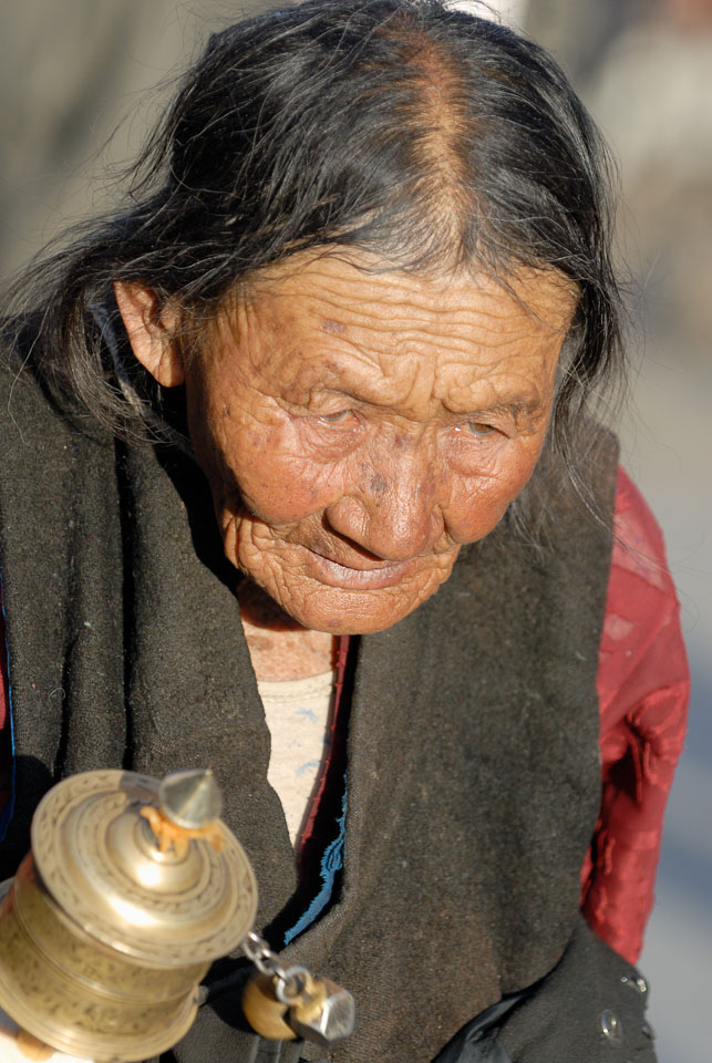 CN071009-Lhasa-Pilgrim-on-Kora_.jpg