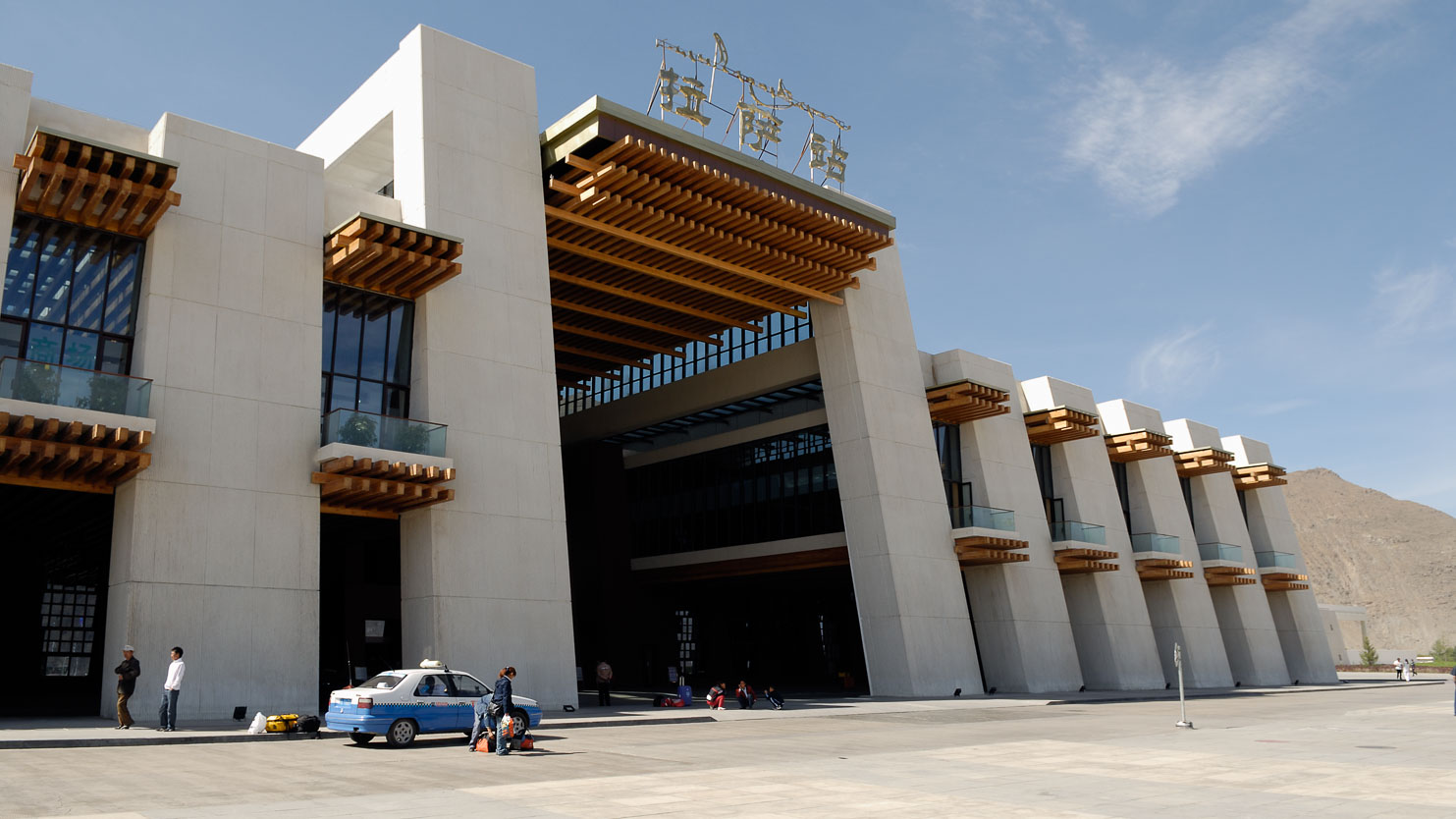 CN071126-Lhasa-Trainstation_.jpg