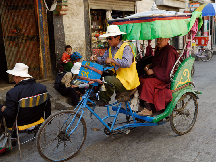 CN070781-Lhasa-transport.jpg