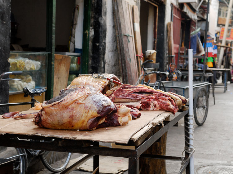 CN070800-Lhasa-butcher-shop_.jpg