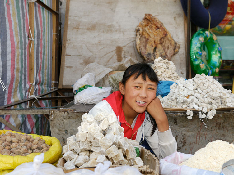 CN070821-Lhasa-Saleswomen.jpg